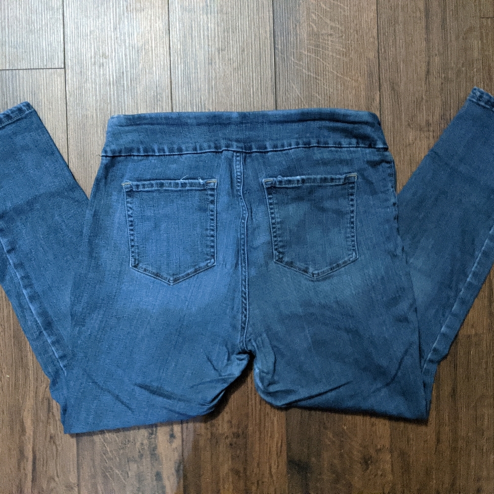 Lee Petites Distress Pull-On Sculpting Skinny Jean - Picture 5 of 7